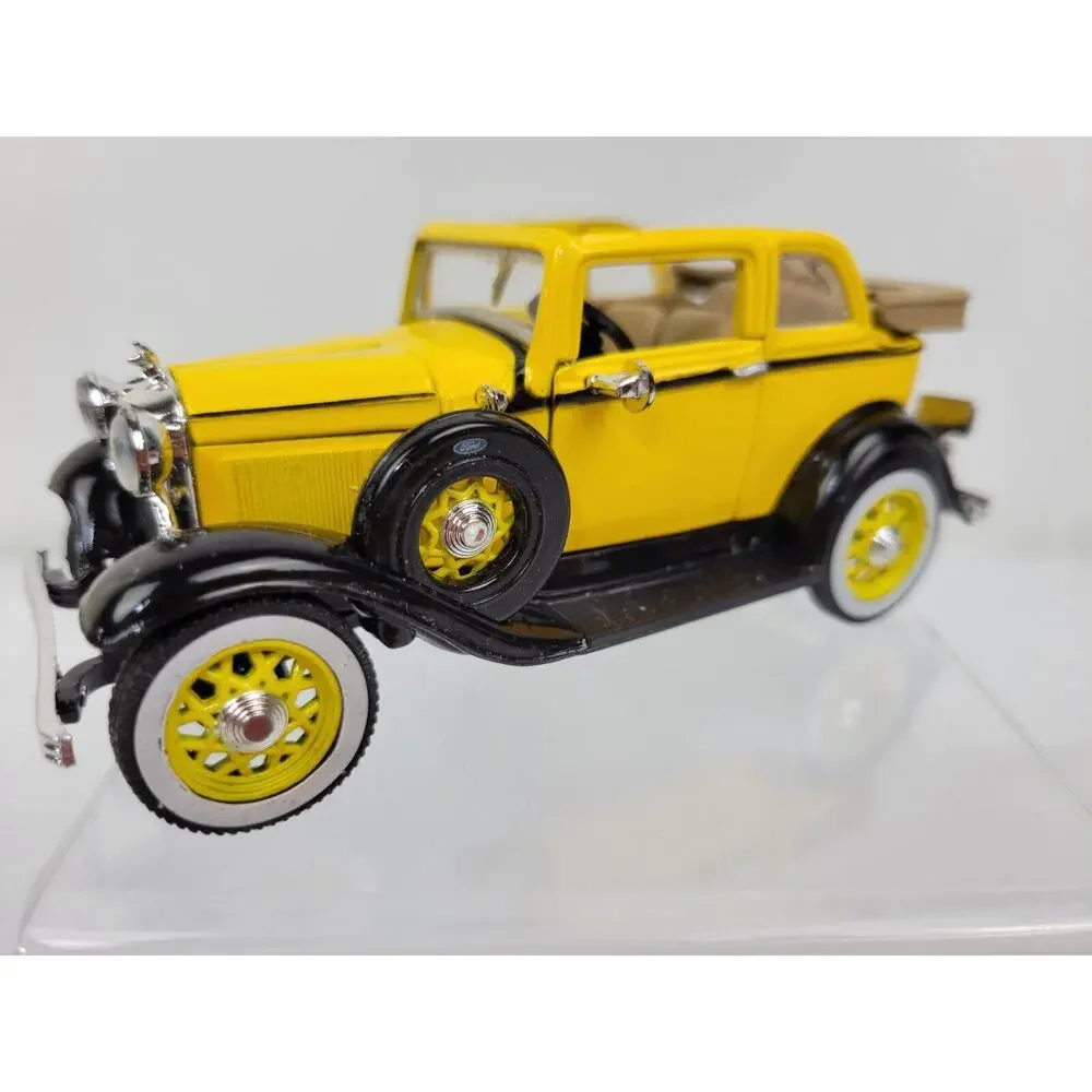 National Motor Museum Mint ARKO Ford 1932 Convertible Sedan Yellow Scale 1:32